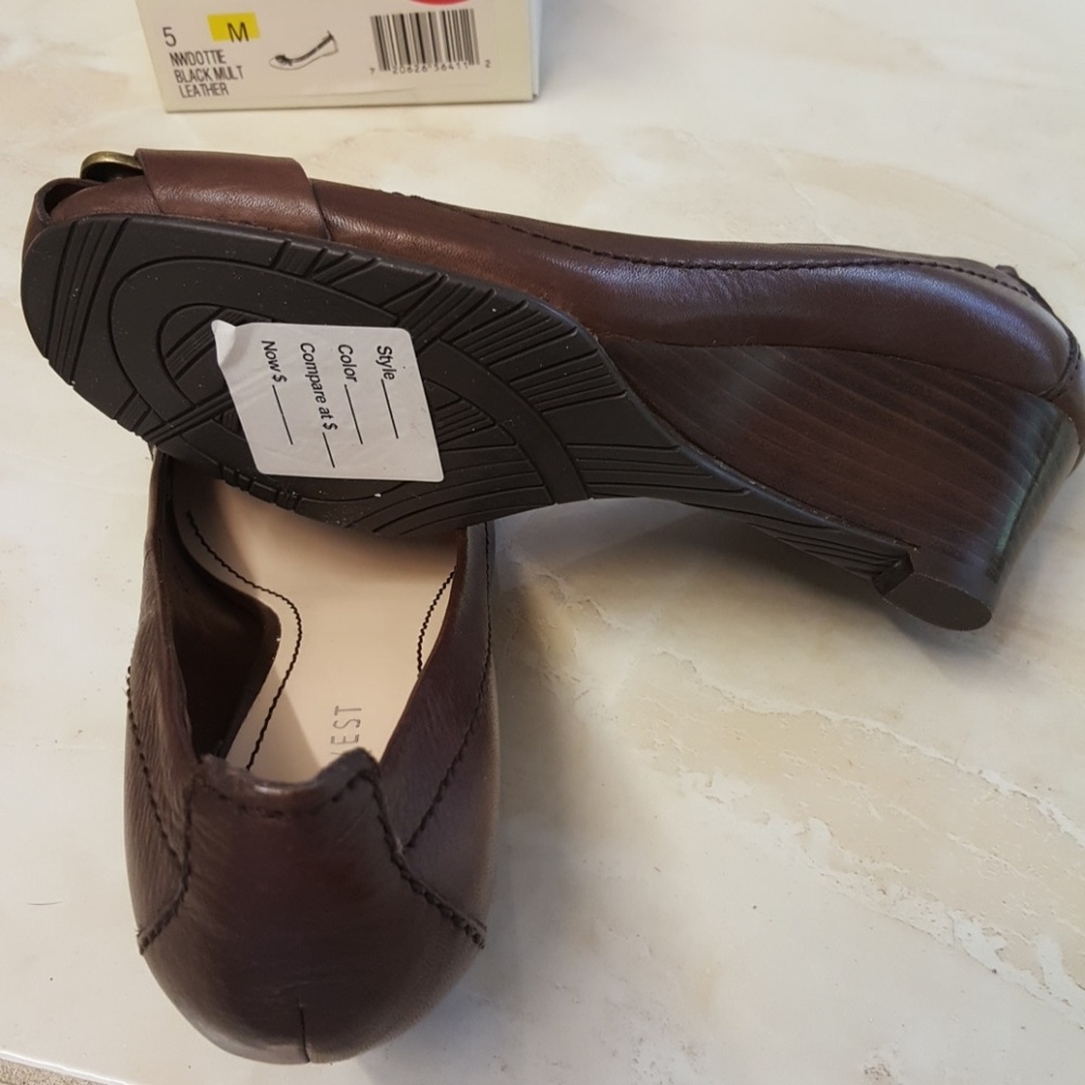 NINE WEST - Picture 5 of 8